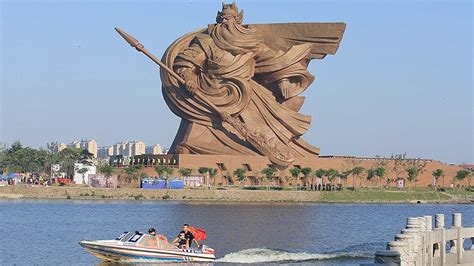 10 Most Amazing Giant Sculptures Around The World Youtube