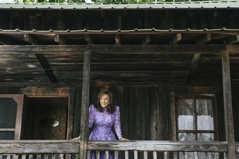 Pbs Documentary On Loretta Lynn Recounts The Debt Modern Country Music