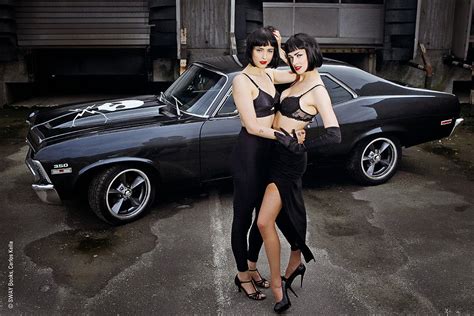 Girls And Legendary Us Cars 2015 Calendar Vintage