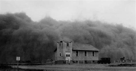20 Vintage Photographs Captured Scenes Of The Dust Bowl During The