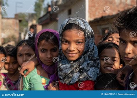 Bhadarsa Uttar Pradesh India April 2 2019 A Group Of Girls Pose For A Photo Outside Of