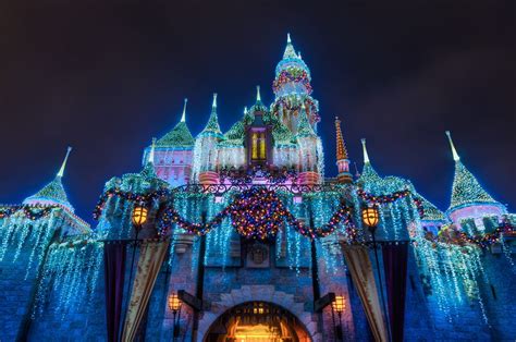 The Most Merriest Disneyland Christmas And Holiday Season Guide