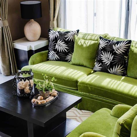 What Goes With A Green Couch 16 Examples To Follow Home Decor Bliss