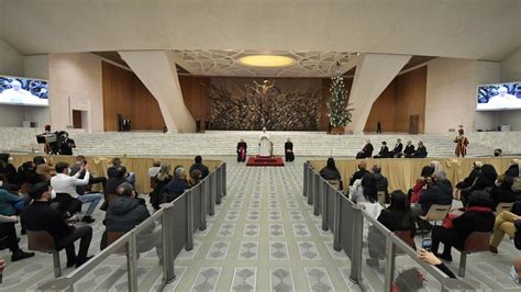 Il Papa ai dipendenti vaticani pregate per una comunità di lavoro più