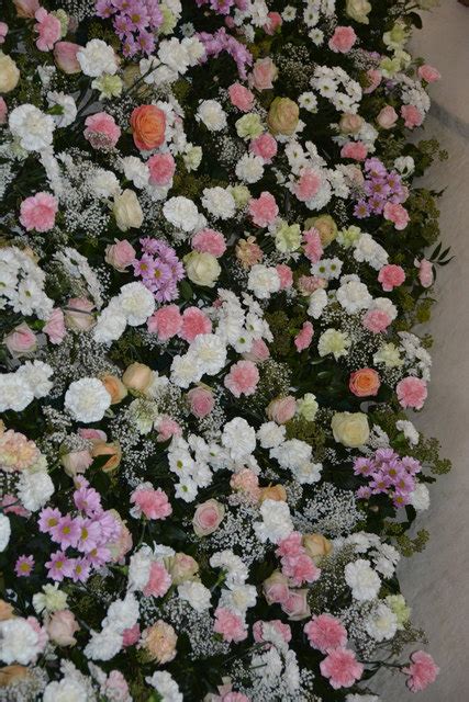 This opens in a new window. Märchenhafte Adelshochzeit in der Stiftskirche in ...