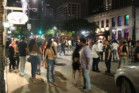 Photos Austin Photographer Captures Crowded Sixth Street On Night Bars Reopened