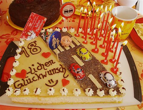 Grund genug, es so richtig krachen zu lassen! Führerschein - Torte zum 18. Geburtstag von cityfield2000 ...