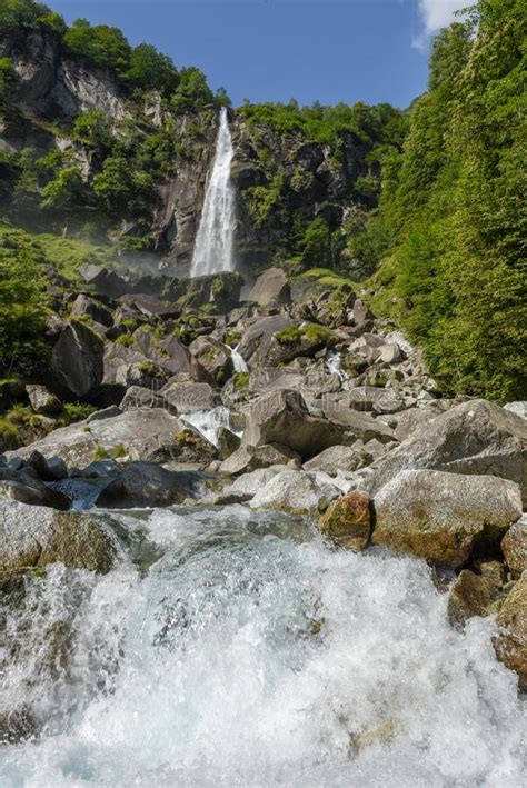 Wasserfall Von Foroglio In Bavona Tal Auf Der Schweiz Stockbild Bild