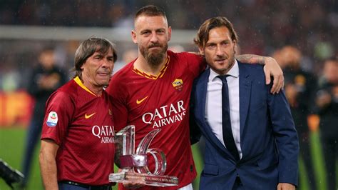 Roma'nın efsane isimlerinden daniele de rossi koronavirüse yakalandı. Così De Rossi e altri 3 senatori volevano Totti via dalla ...