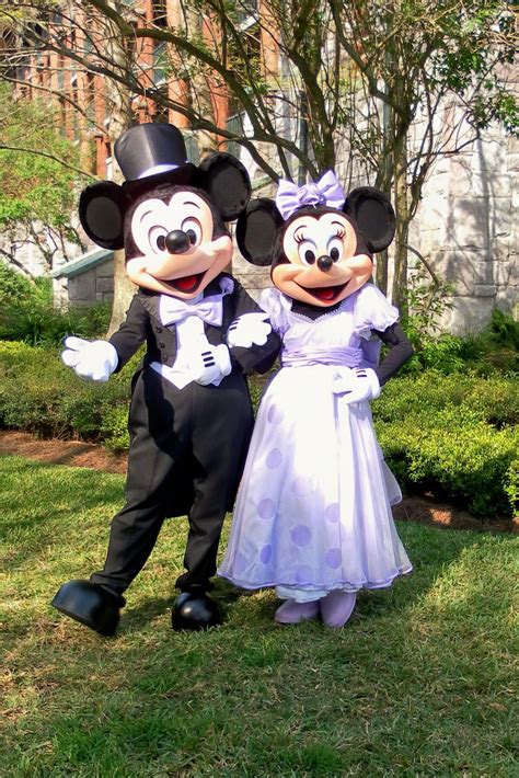 Wedding Mickey And Minnie Mickey Mouse Art Mickey Mouse And Friends