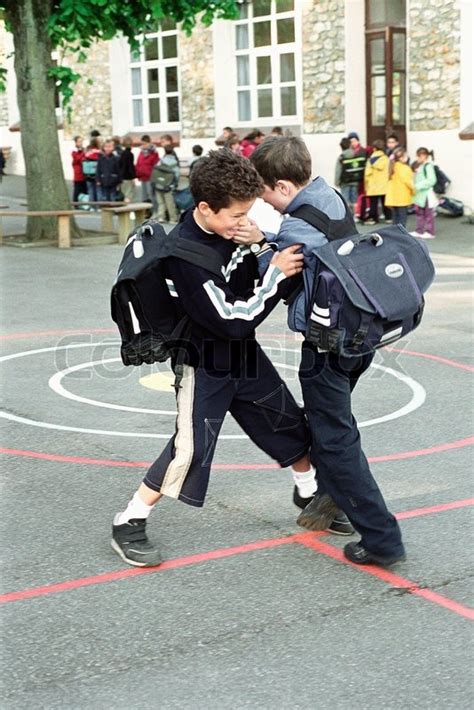 ©laurence Moutonaltopressmaxppp Boys Fighting On School Playground