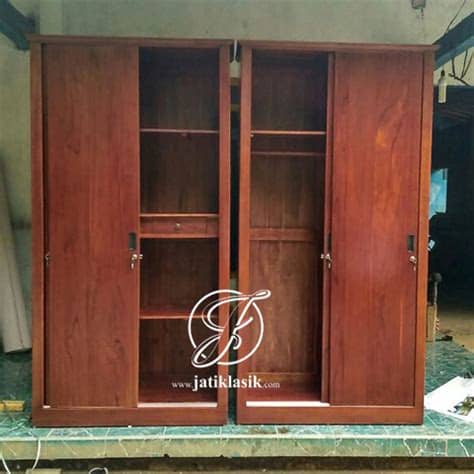 Tips memilih lemari pakaian di kamar yang kecil lainnya adalah dengan memilih lemari yang memiliki desain pintu geser. Jual Lemari Pakaian Jati Minimalis 2 Pintu Geser Murah ...