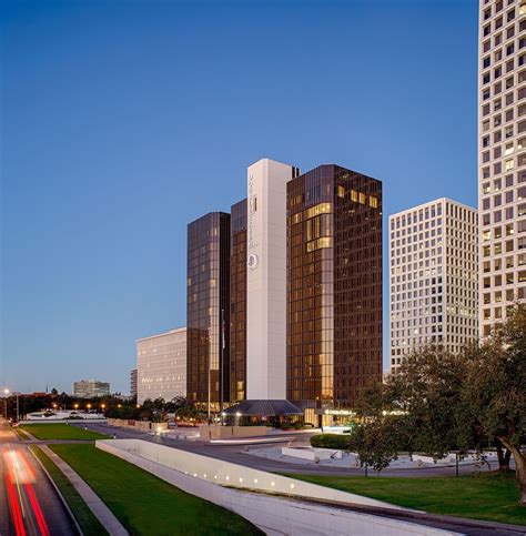 DoubleTree by Hilton Hotel Houston - Greenway Plaza - Hotels Villas Direct