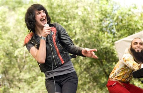 Eric Nally Of Foxy Shazam Is That A Basketball As A Shoulder Pad Shazam Foxy Singer