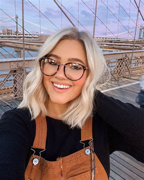 brooklyn bridge selfie short hair goals glasses bre sheppard coiffures carré coiffure