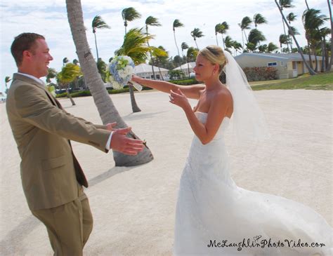 It takes a special artist to capture all of natures amazing and pristine beauty while capturing the essence of what is taking place in front of them. First Look at the Islander Resort. Florida Keys Wedding. Photography by McLaughlinPhotoVideo.com ...
