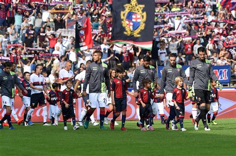 Three wins a row launched the 1963/64 season, and despite a stuttering start after that, it was a win over genoa that got bologna's season back on track. The Best of Bologna - Een avond in het voetbal stadion van FC Bologna