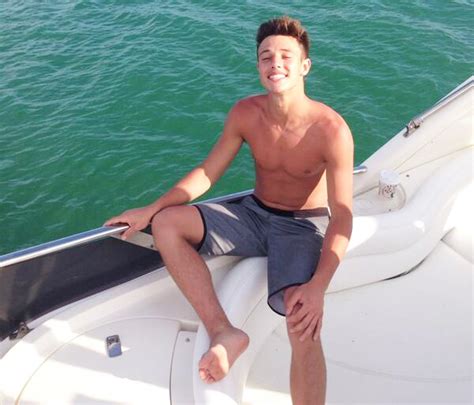 The Stars Come Out To Play Cameron Dallas Shirtless And Barefoot Pics