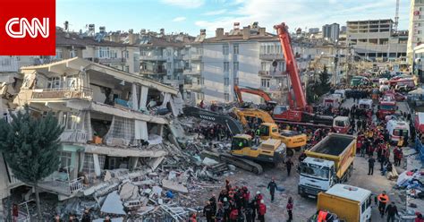 بأمر من أردوغان تركيا تمنح جنسيتها لشاب سوري أنقذ سيدة من الموت بعد زلزال الأزيغ Cnn Arabic