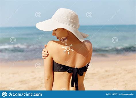 Woman Apply Sun Cream Protection Cream On Her Tanned Shoulder Beautiful Girl On A Beachsun