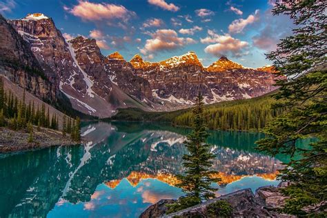 Expose Nature Valley Of The Ten Peaks In Banff National Park Alberta