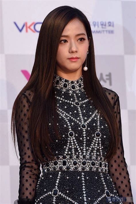 The kpopfeets community on reddit. JisooFC on Twitter: "PRESS 170119 JISOO on 2017 Seoul Music Awards Red Carpet! #BLACKPINK # ...