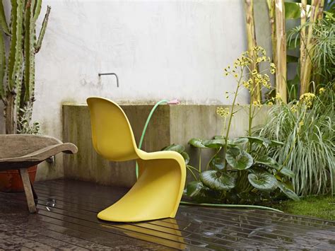 Conceived by verner panton in 1960, the chair was developed for serial production in collaboration with vitra (1967). Outdoor | Design | Vitra | Panton Chair | Verner Panton ...