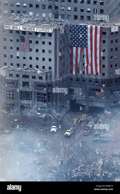 World Trade Center 2001 Flag Fotos Und Bildmaterial In Hoher