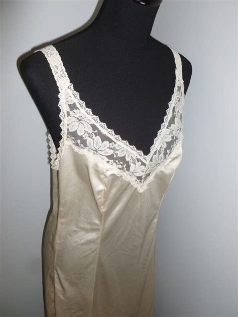 Vintage Slip Night Gown Maidenform 1950s 1960s Size 3 Gem