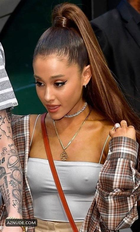 Ariana Grande S Pokies With Pete Davidson While Shopping At At Barney S