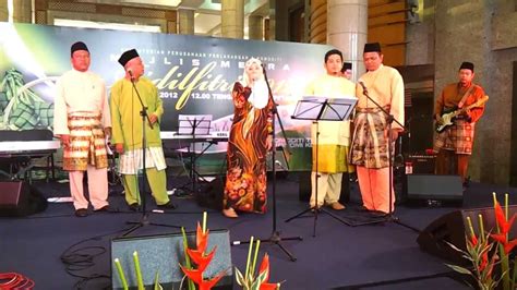 Siti nurhaliza full album lebaran 01. Anugerah Aidilfitri-Siti Nurhaliza - YouTube