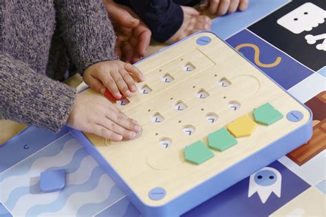 cubetto un gioco che insegna la programmazione ai bambini