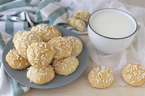 La pasta frolla è una preparazione base della pasticceria, molto versatile e perfetta per realizzare delle gustose crostate o dei biscotti di tante forme diverse. BISCOTTI DA INZUPPO ABRUZZESI | Fatto in casa da Benedetta ...