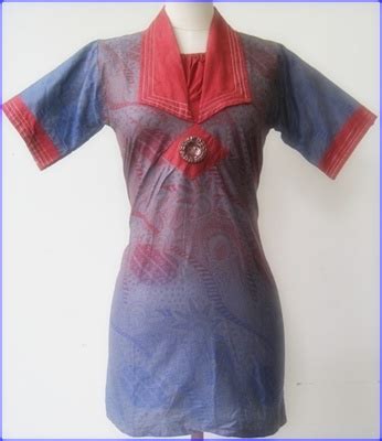 Selain model, baju batik dapat mengeluarkan kesan elegan saat ditambah dengan kombinasi, baik kombinasi batik maupun polos. Model baju batik kombinasi polos,gamis,pesta,terbaru