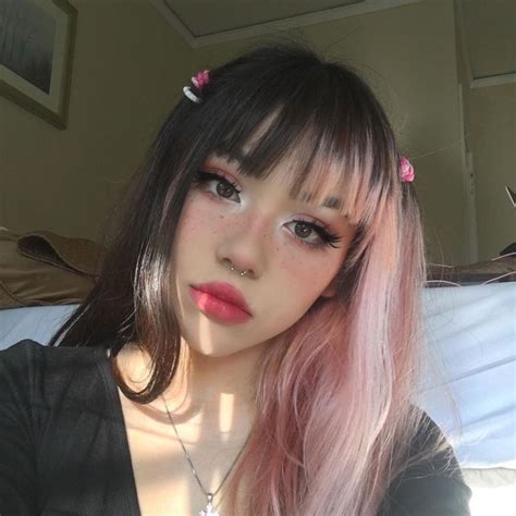 𝐚𝐦𝐞𝐥𝐢𝐚 ♡ Short Dyed Hair Aesthetic Hair Half Dyed Hair