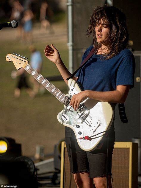 Courtney Barnett Shuns The Glamour And Does Her First Grammys Her Way Courtney Barnett Female