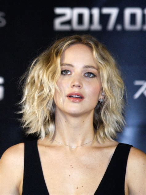 Jennifer Lawrence At ‘passengers Photocall In Seoul 12162016