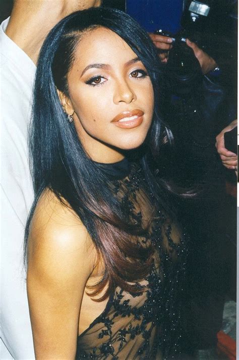 Aaliyahs Too Cute 90s Hip Hop Hairstyles Girl Hairstyles Rip Aaliyah