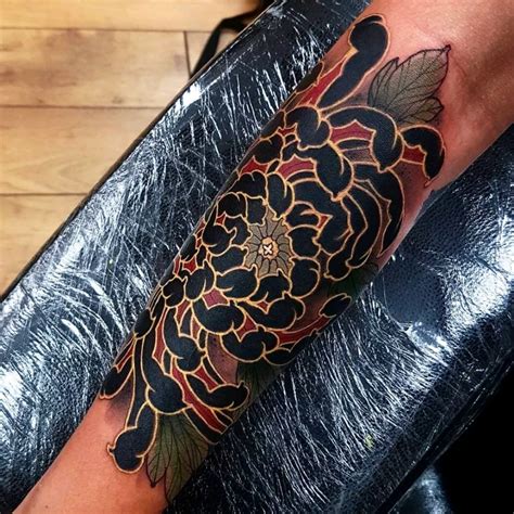 These creatures are often depicted as destructive and to show off your dragon body art, scale up the design so that it wraps around your forearm and bicep. chrysanthemum dragon forearm tattoo - Google Search ...