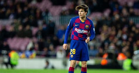 Ricard riqui puig martí is a spanish professional footballer who plays for barcelona as a central midfielder. Riqui Puig Net Worth, Age, Height, Bio, Wiki, Girlfriend ...