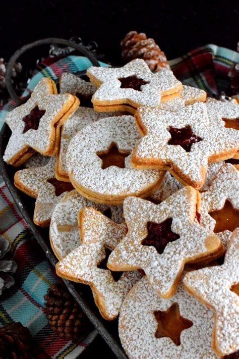 They remind me of the winter because of cinnamon and sugar powder. Traditional Christmas Linzer Cookies - Lord Byron's Kitchen | Delicious christmas cookies ...