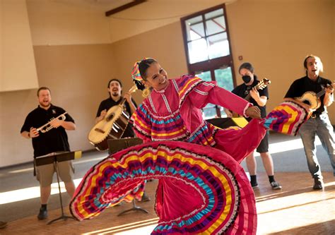 Mariachi Group Connects Hispanic Families In Flint Mott Foundation