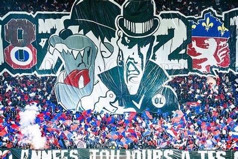 ɔlɛ̃pik ljɔnɛ) (officially olympique lyonnais in french), commonly referred to as simply lyon (french pronunciation: Lyon - Marseille 17.12.2017