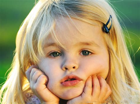 Cute Little Girl Kid Small Hand Blue Eyes Wallpaper Girls