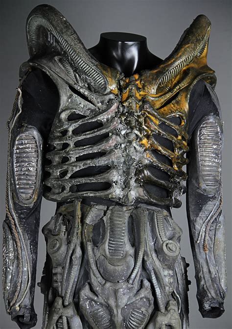 Russian astronauts found fragments of an alien ship that exploded in space (cognitiomatrix.com). ALIENS (1986) - Alien Warrior Suit - Current price: £17000