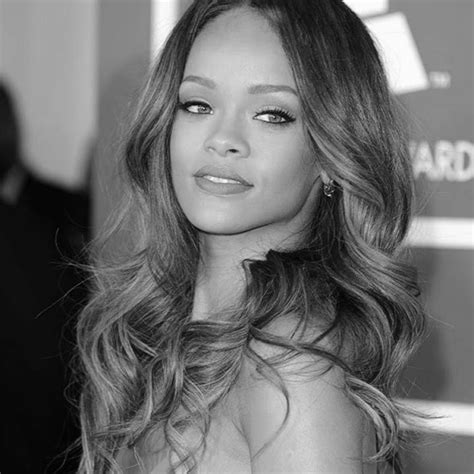 Rihanna Wavy Hair Style Rihanna Hair Styles