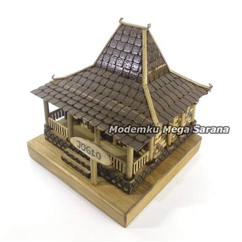 Terdapat beberapa nama rumah adat dari jawa tengah yang mungkin belum banyak diketahui, karena kebanyakan orang mungkin hanya mengenal rumah joglo saja. Jual Miniatur Rumah Adat Jawa Tengah / Joglo dari bambu ...