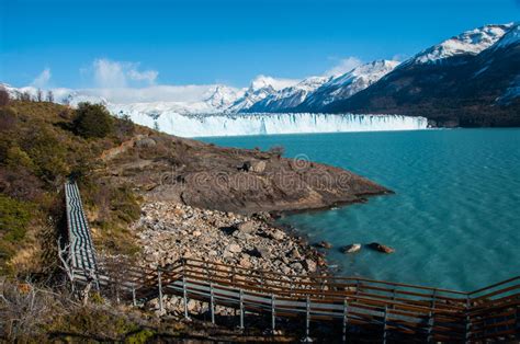 Bereits eine woche vor der amtseinfürhung des gewählten präsidenten joe biden ist die nationalgarde bewaffnet im einsatz. Schöne Landschaften Von Gletscher Perito Moreno ...