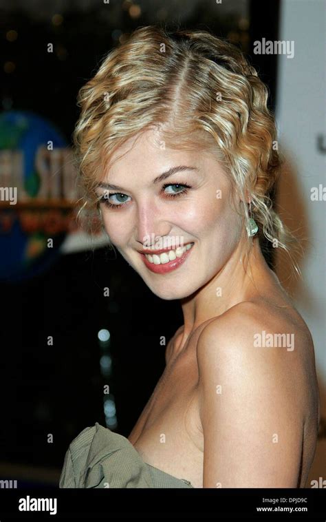 Doom 2005 Rosamund Pike Hi Res Stock Photography And Images Alamy