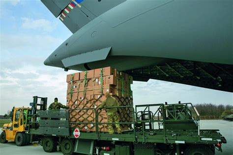 Im braunkohlekraftwerk neurath, wo wir im auftrag von rwe die revision der hochdruckrohrleitungen . eines kraftwerksblocks abgeschlossen haben und im frühjahr 2008 mit den arbeiten an einem zweiten block beginnen, werden wir auch die für 2008 und 2009 vorgesehenen revisionen von drei weiteren kraftwerksblöcken durchführen. Am 26. März landete im Auftrag der NATO ein Flugzeug des ...